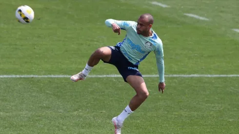 Mayke festeja semana livre para treinar para o duelo entre Palmeiras e Fluminense (Foto: Cesar Greco/Palmeiras)