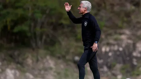 Luís Castro não vai poder contar com Erison e Matheus e tem problema no ataque para Botafogo x Flamengo (Foto: Vitor Silva/Botafogo)