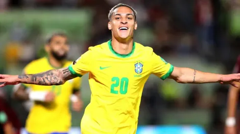 Ajax aceita os 100 milhões de euros e libera Antony para fechar com o Manchester United (Foto: Edilzon Gamez/Getty Images)