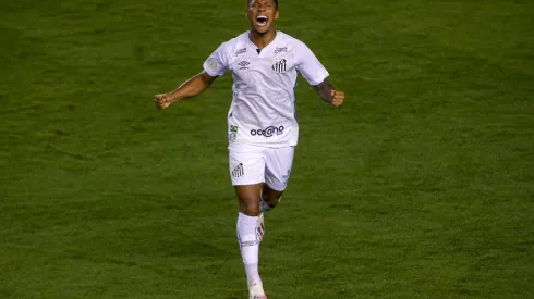 Arthur Gomes, ex-Santos, pode ser comprado pelo Sporting