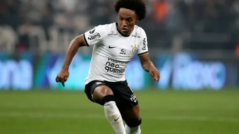Willian, durante sua passagem pelo Corinthians (Foto: Getty Images)