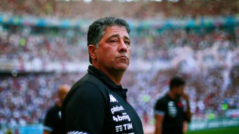 Emílio Faro fala sobre momento conturbado no Vasco, mas acredita em acesso (Foto: Daniel RAMALHO/CRVG)