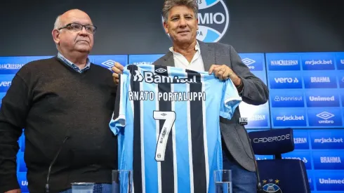 Renato Gaúcho, ao lado do presidente Romildo Bolzan (Foto: Divulgação/Grêmio)