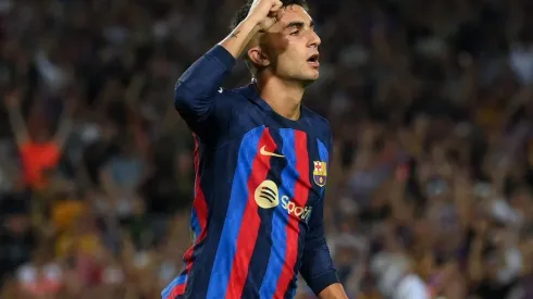Ferrán Torres comemora gol com a camisa do Barcelona (Foto: Getty Images)