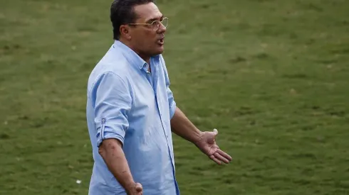 Vanderlei Luxemburgo reclama de valores que clubes brasileiro foram vendidos (Foto: Bruna Prado/Getty Images)