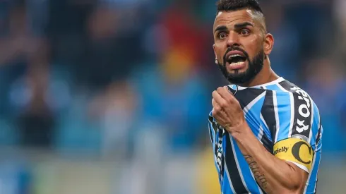 Maicon anuncia aposentadoria (Foto: Lucas Uebel/Getty Images)