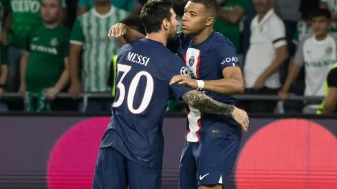 Messi e Mbappé comemoram gol pela Champions League (Foto: Getty Images)