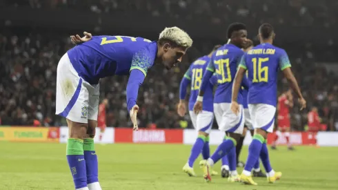 Pedro comemora gol marcado pela seleção