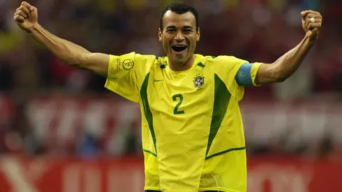 Cafu, em campo pela seleção brasileira (Foto: Getty Images)