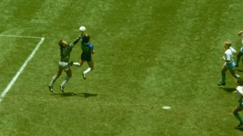 Famosa Bola da 'Mão de Deus', de Maradona, vai a leilão por valor astronômico