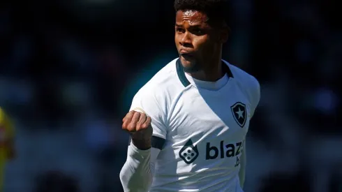 Júnior Santos tem contrato com o Botafogo até o final de 2022