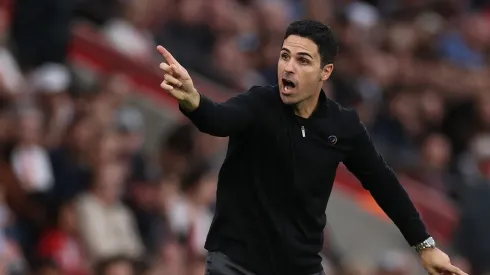 Mikel Arteta nega intenção de substituir Xavi Hernández no Barcelona