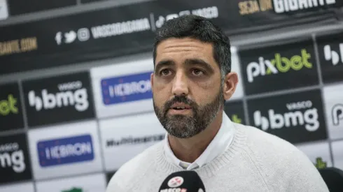 Luiz Mello, CEO do Vasco, próximo de acertar com o volante Júnior Urso