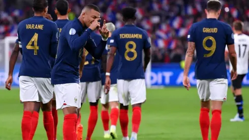 Jogadores franceses comemoram gol (Foto: Getty Images)