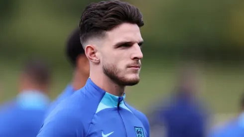 Volante da seleção da Inglaterra leva mala vazia para o Catar; veja a explicação do jogador