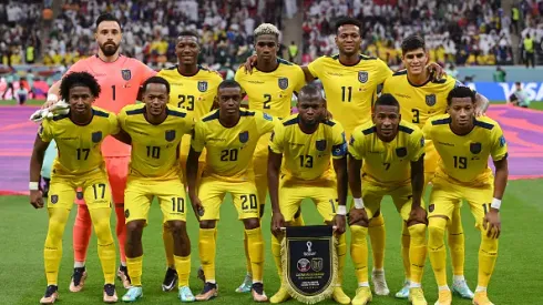 AL KHOR, QATAR - NOVEMBER 20: Ecuador players line up for the team photos prior to the FIFA World Cup Qatar 2022 Group A match between Qatar and Ecuador at Al Bayt Stadium on November 20, 2022 in Al Khor, Qatar. (Photo by Justin Setterfield/Getty Images)