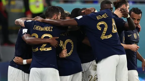 Jogadores franceses comemoram gol na vitória sobre a Dinamarca (Foto: Getty Images)