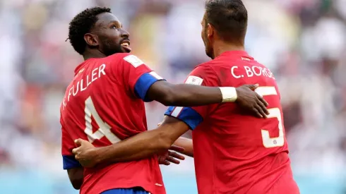 Jogadores da Costa Rica comemoram gol diante do Japão (Foto: Getty Images)