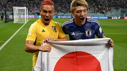 Jogadores do Japão comemoram a classificação para as oitavas de final (Foto: Getty Images)