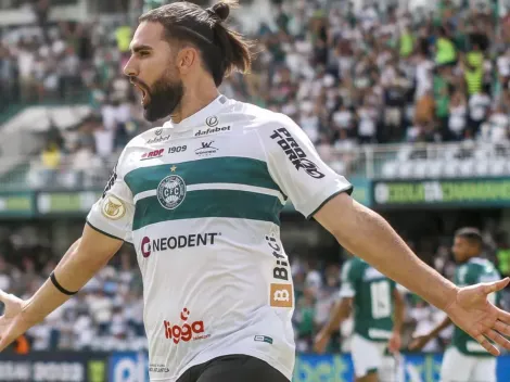 Ex-Coritiba, Léo Gamalho acerta com tradicional equipe do futebol brasileiro para 2023