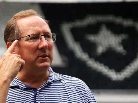 Lyon dá últimato para John Textor; Compra do clube está travada