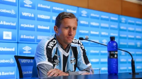 Lucas Leiva foi afastado do Grêmio por alteração no ritmo cardíaco