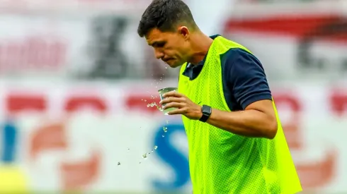 Vasco, de Maurício Barbieri, queria continuar com Yuri Lara. Volante optou por ir para o Japão