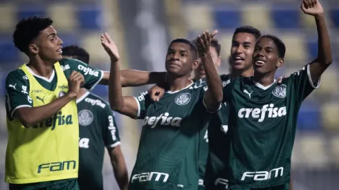 Estevão (dir) é considerado o novo Endrick no Palmeiras