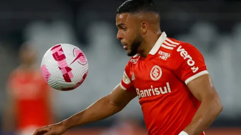Wanderson, em campo pelo Internacional (Foto: Getty Images)