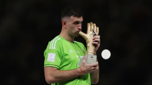 Zagueiro francês xinga goleiro da Argentina nas redes sociais