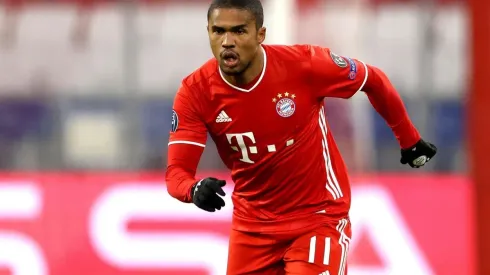 Douglas Costa é alvo do Flamengo no mercado de transferências (Foto: Getty Images)
