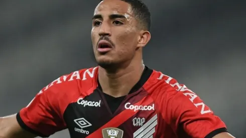 Christian se despede do Athletico-PR e fica perto de ser anunciado por clube brasileiro