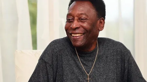 Pelé ganha prêmio de 'Jogador da História'