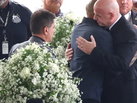 Presidente da Fifa vai ao velório de Pelé e pede homenagem ao Rei em todo o mundo