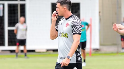 Maurício Barbieri comanda o Vasco nos primeiros treinos do ano