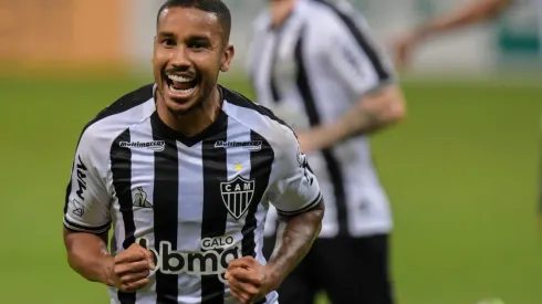 Jair comemora gol pelo Atlético-MG (Foto: Getty Images)