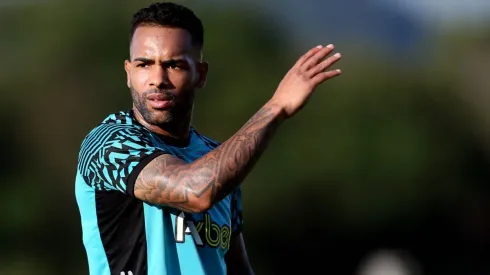 Alex Teixeira acertou a renovação com o Vasco