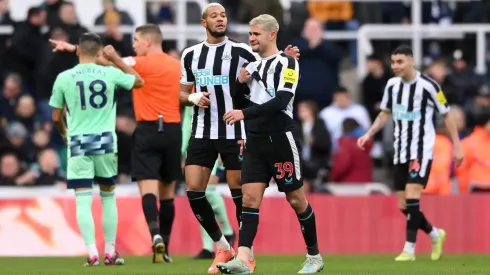 Sucessão de pausas nas partidas tem levado IFAB a pensar em mudanças no futebol