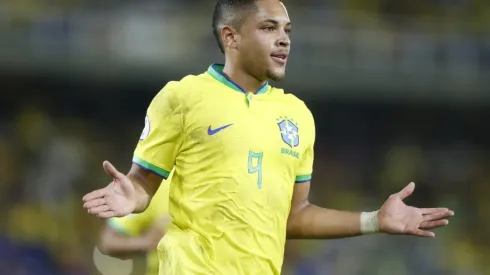 Após Felipão revelar venda eminente, dois gigantes europeus lideram a disputa para contratar Vitor Roque