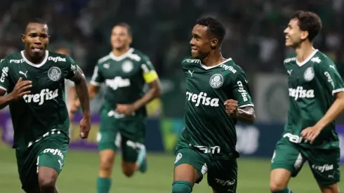 Jogadores do Palmeiras comemoram gol diante do Goiás (Foto: Fabio Menotti/Palmeiras/by Canon)