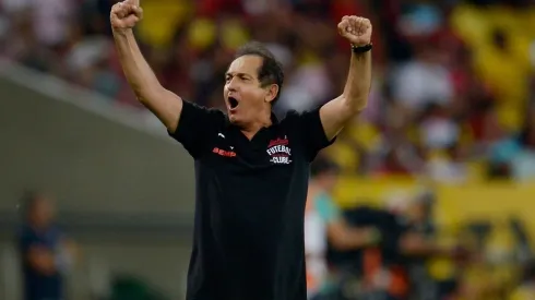 Flamengo v Sao Paulo - Brasileirao Series A 2014