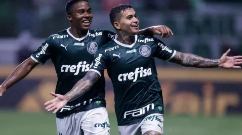 Endrick e Dudu comemoram gol pelo Palmeiras em 2022 (Foto: Getty Images)