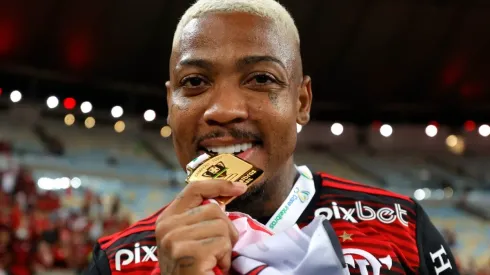 Fora dos planos de Vítor Pereira, Marinho tem nome ligado a um dos maiores rivais do Flamengo
