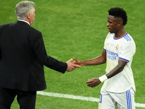 Ancelotti sai em defesa de Vinicius Júnior após jogador ser novamente alvo de insultos raciais