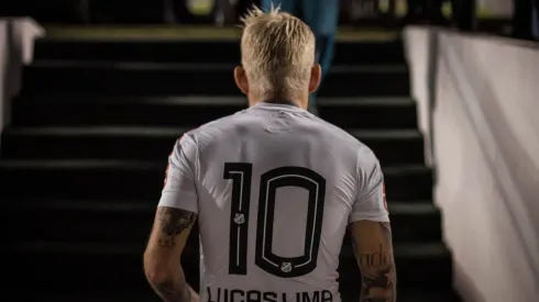 Santos v Vitoria -Brasileirao Series A 2017