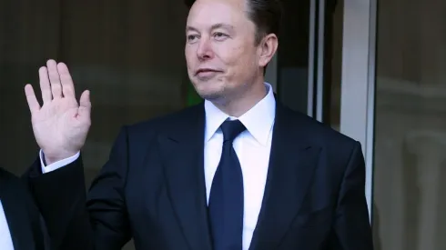 Elon Musk pode desembolsar 4,5 bilhões em libras para comprar um dos maiores clubes da Inglaterra