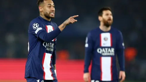 Neymar e Messi são destaques de jornal de Paris