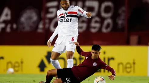 Di Plácido joga no Lanús, da Argentina