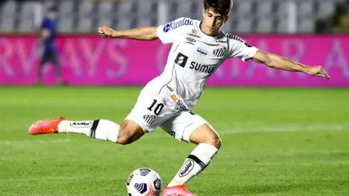 Pirani tem contrato com o Santos até o final de 2025.