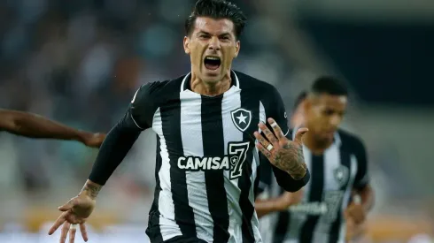 Victor Cuesta define aonde irá atuar em 2023